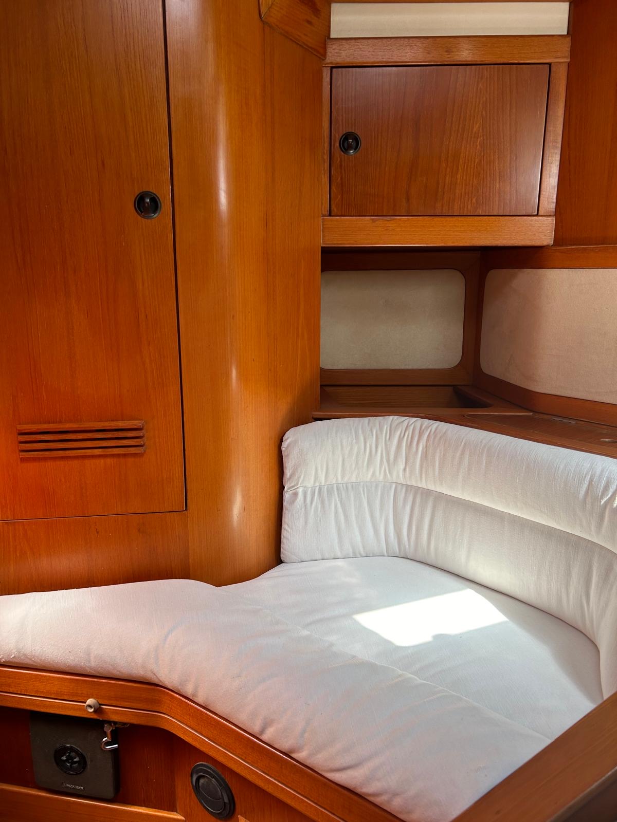 Sparkman & Stephens Baltic 52 OBELIX - couch