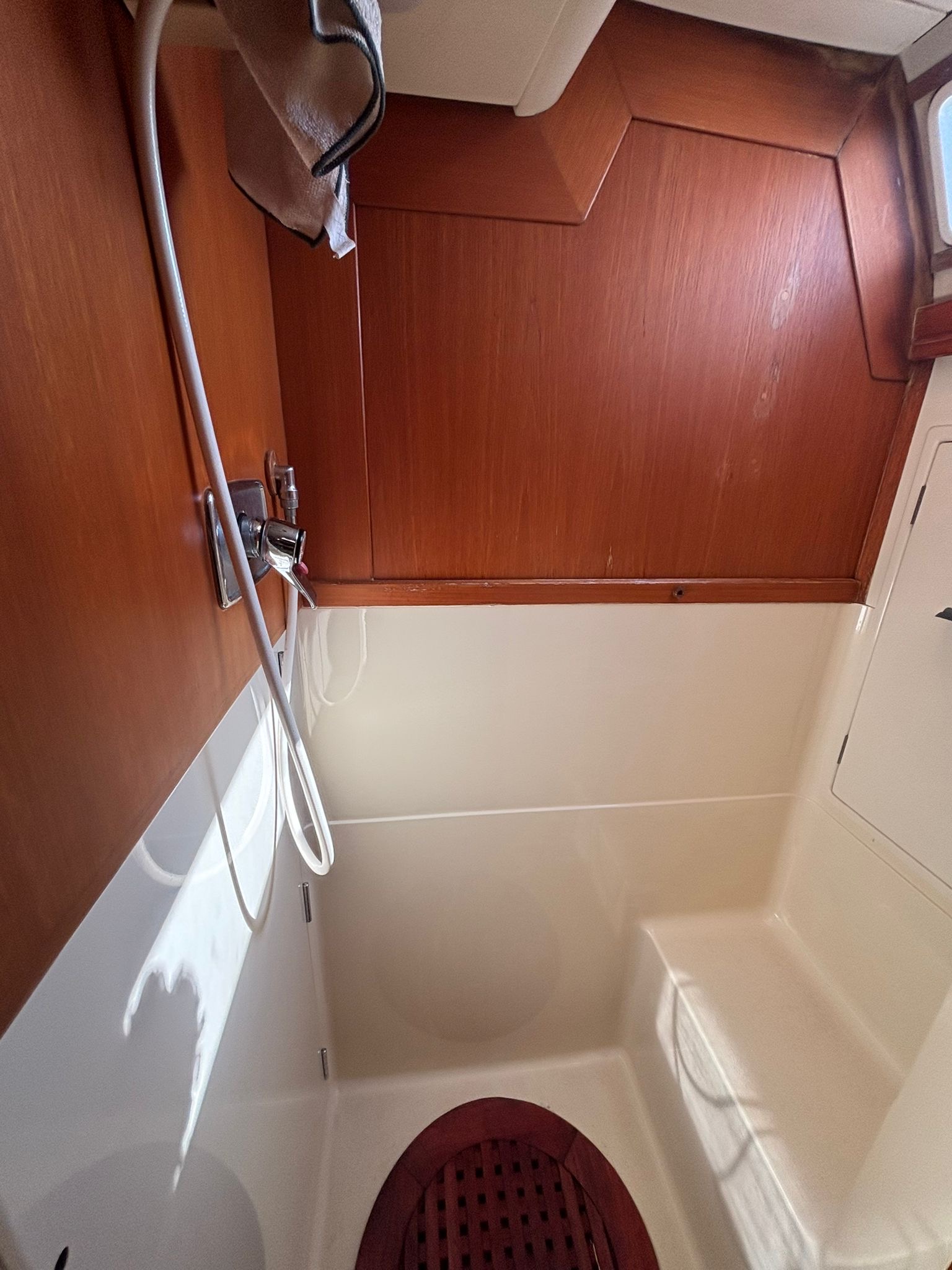 Sparkman & Stephens Baltic 52 OBELIX - shower.