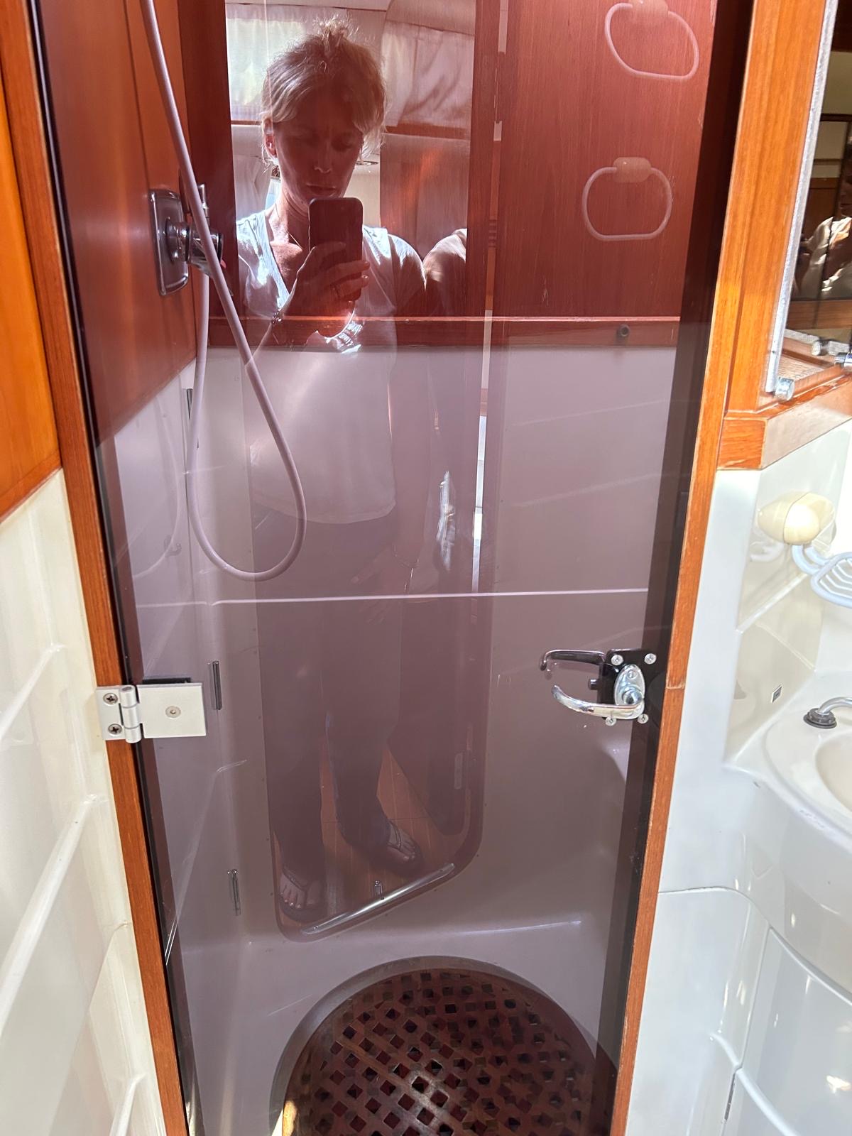 Sparkman & Stephens Baltic 52 OBELIX - shower